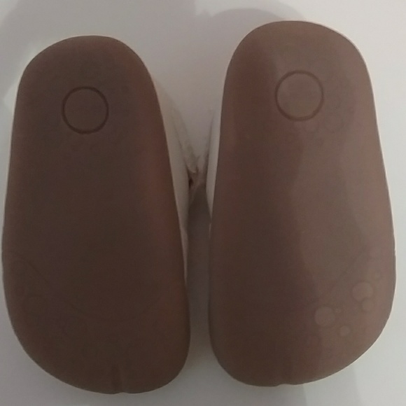 Stage 1 Crawling shoes - Picture 3 of 6